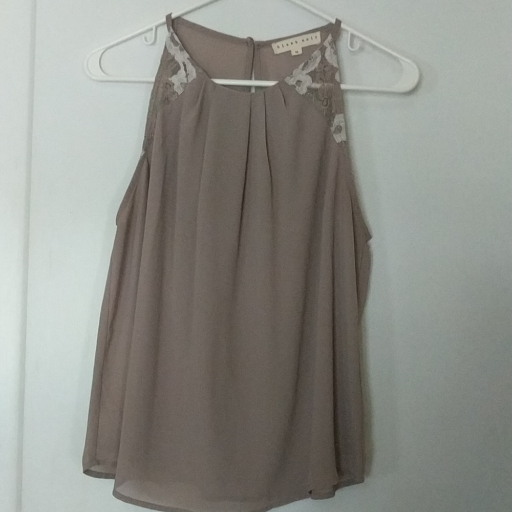Lace trim shell